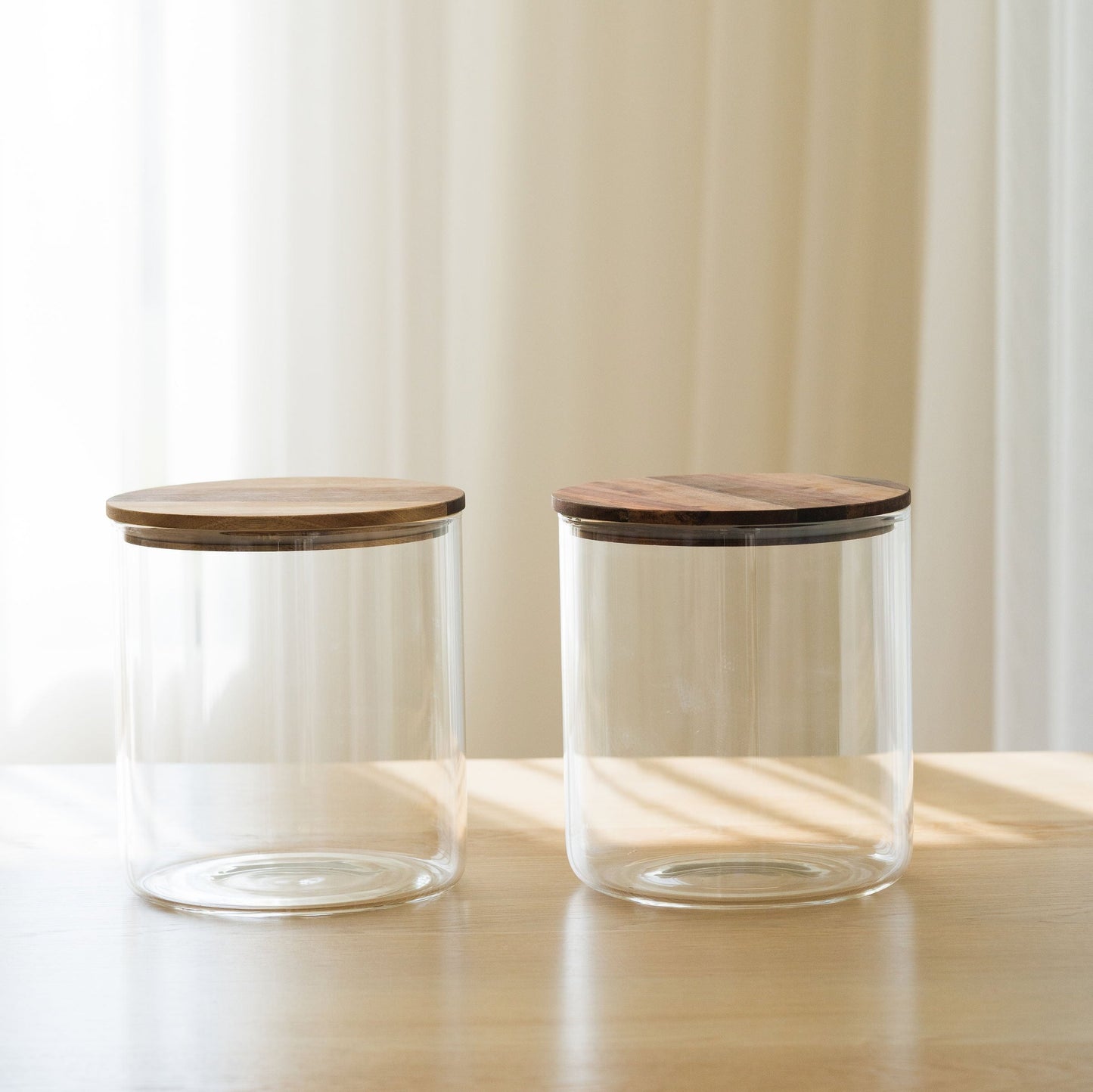 Duo de bocaux en verre OBI sur un comptoir de cuisine bien organisée